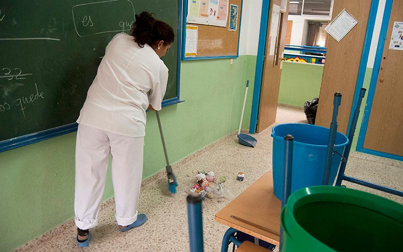 El Gobierno isleño atribuye el “cierto retraso” del contrato de limpieza de colegios a la búsqueda del mejor pliego posible y la mejor adjudicataria