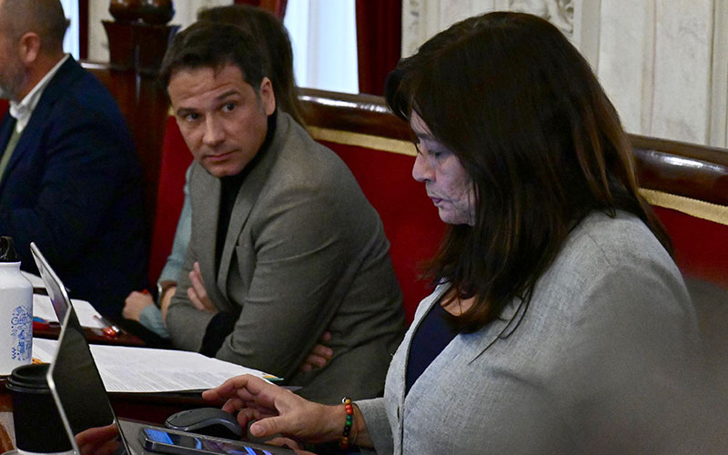 “Mientras hay todo el dinero del mundo en Cádiz para luces de Navidad no hay ni para refuerzo de personal en Asuntos Sociales ni para las ayudas”