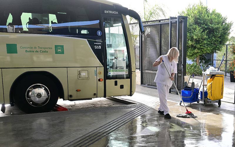 Los usuarios de la tarjeta del Consorcio mantendrán los descuentos extra hasta julio al subir al autobús, tranvía o Cercanías en la Bahía