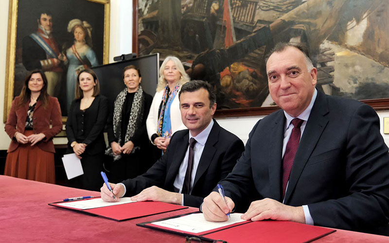 Junta y Ayuntamiento “coordinan el control” de las viviendas turísticas en Cádiz; la oposición pide medidas “contundentes” y menos fotos