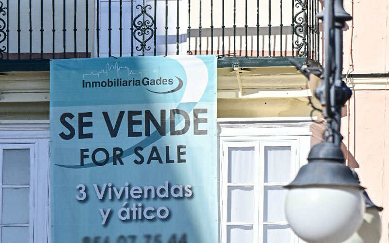 Alrededor del 5% de viviendas vendidas en Cádiz en 2024 la compraron ciudadanos extranjeros, y otro 25% españoles de más allá de la provincia