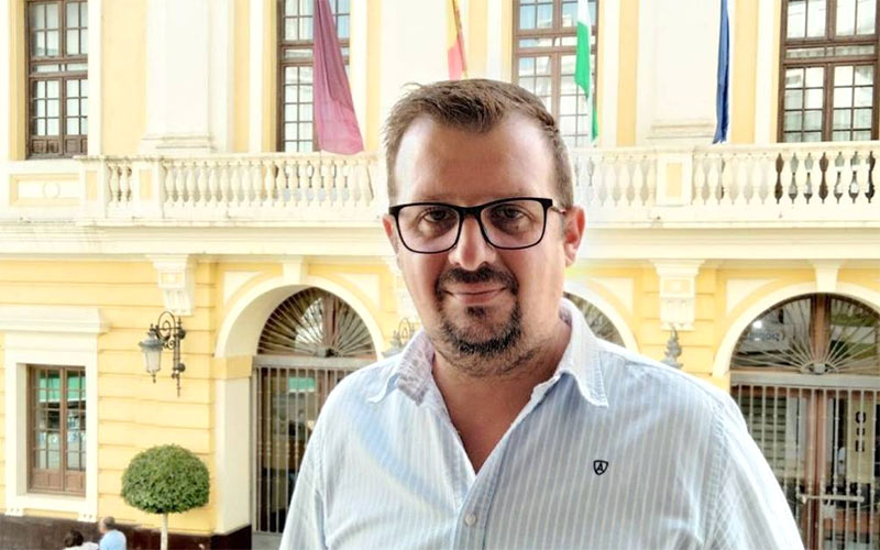 El PP chiclanero pierde a su segundo concejal en un mes: Óscar López pasa a ser edil no adscrito