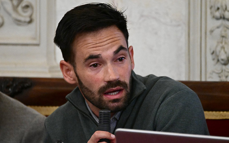 De la Cruz (AIG): “todos los pisos de aquí a futuro deben ser para familias y gente que quiera residir en Cádiz; ni una vivienda turística más”