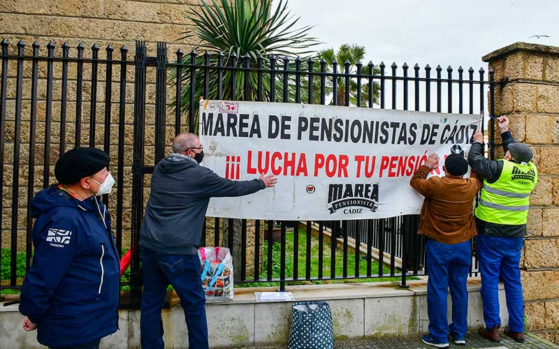 UGT y CCOO llaman a los gaditanos a salir a la calle frente al rechazo de las derechas a la subida de las pensiones y las ayudas al transporte