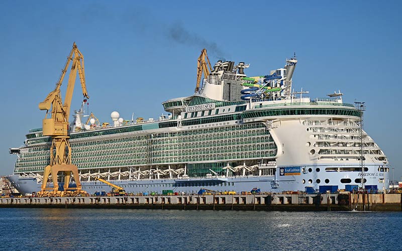 Navantia Cádiz ya bloquea los tornos a operarios de contratas que incumplen los descansos