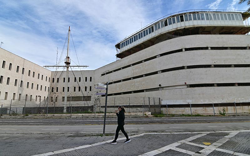 El alcalde de Cádiz pedirá por carta a la ministra de Vivienda que le compre a la Junta el edificio de Náutica y construya allí “más de 100 pisos”