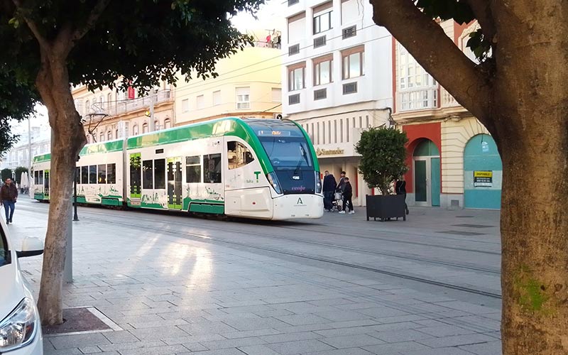 El Trambahía roza los 6.000 usuarios diarios de media en su segundo año completo; el 70% de viajeros ‘paga’ con el bono gratuito de Cercanías
