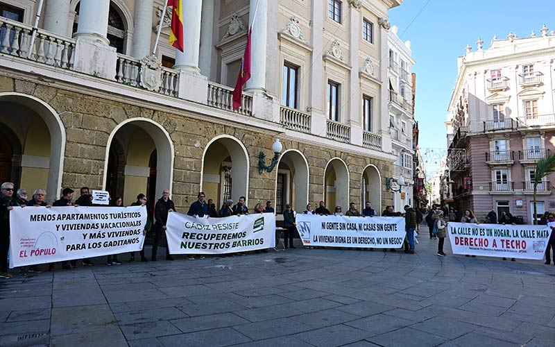 La ciudad de Cádiz celebra un nuevo pleno centrado en el problema de la vivienda sin acuerdo entre el Gobierno del PP y la oposición
