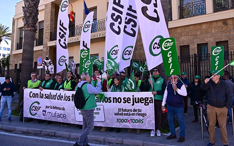 CSIF también se concentra en Cádiz en defensa del modelo de Muface, y frente al “abandono” estatal del conjunto de los empleados públicos