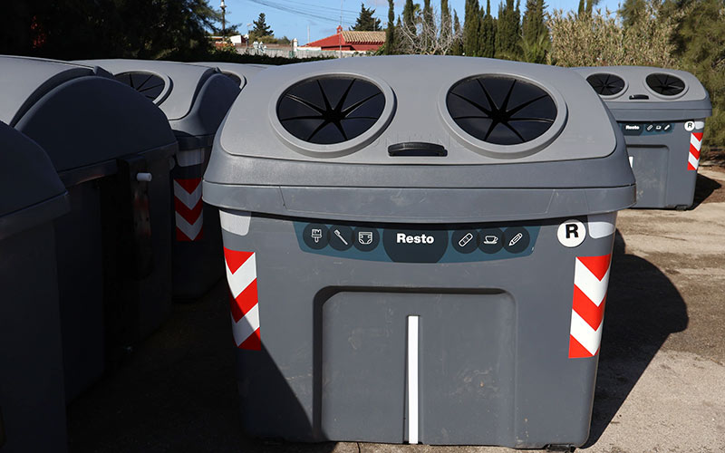En marcha la renovación y ampliación de contenedores de basura por toda Chiclana