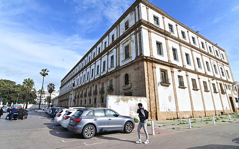 La UCA se desentiende del edificio Valcárcel y vuelve a manos de la Diputación tras frustrarse el proyecto de Ciencias de la Educación en Cádiz
