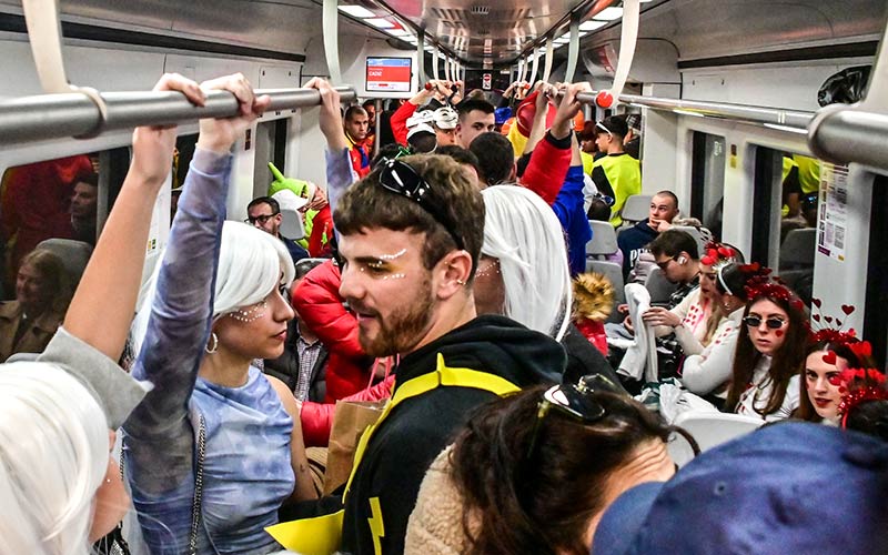 Más autobuses, trenes, tranvías y catamaranes para un Carnaval de Cádiz sin recurrir al coche