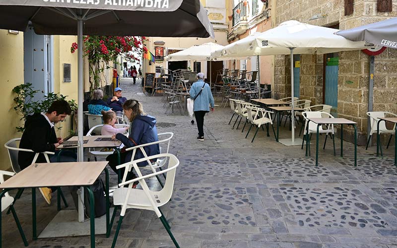 Cádiz, cuarta provincia de España donde más baja el desempleo en febrero; más del 63% de los parados gaditanos no cobra ya prestación alguna