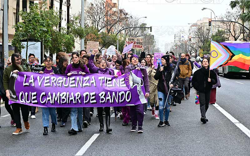 La lucha feminista se moja “contra el fascismo, el patriarcado y el capitalismo” este 8-M en Cádiz