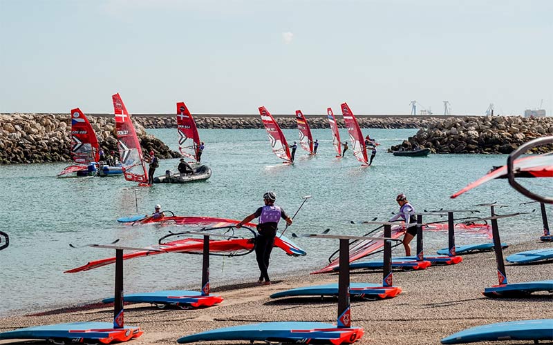 La gran cita internacional del windsurf olímpico repite un año más en aguas de la bahía de Cádiz