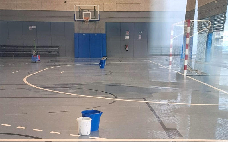 La empresa contratada para reparar la cubierta del polideportivo El Náutico “seguirá actuando hasta eliminar por completo las filtraciones”