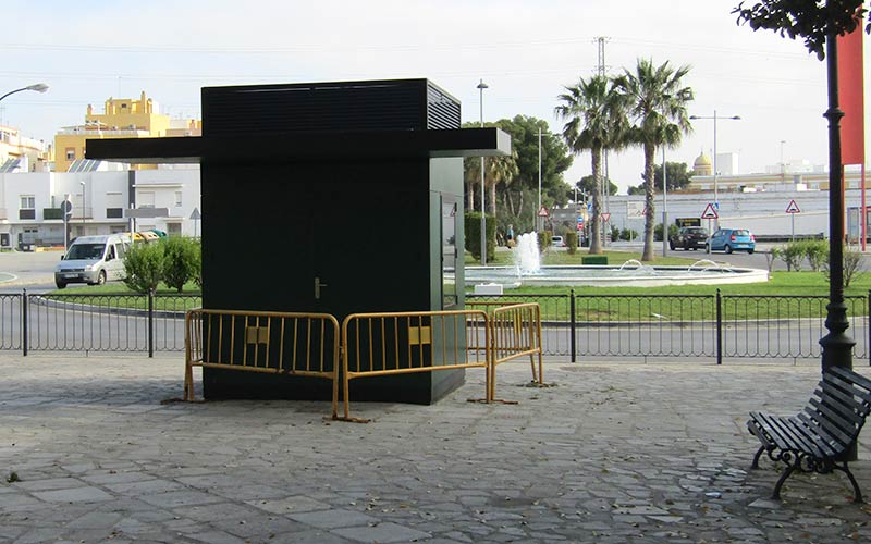 Los tres kioscos plantados hace más de siete años en San Fernando siguen hoy cerrados
