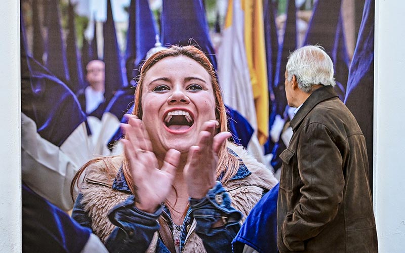 La Semana Santa ‘envuelve’ la plaza de Cádiz