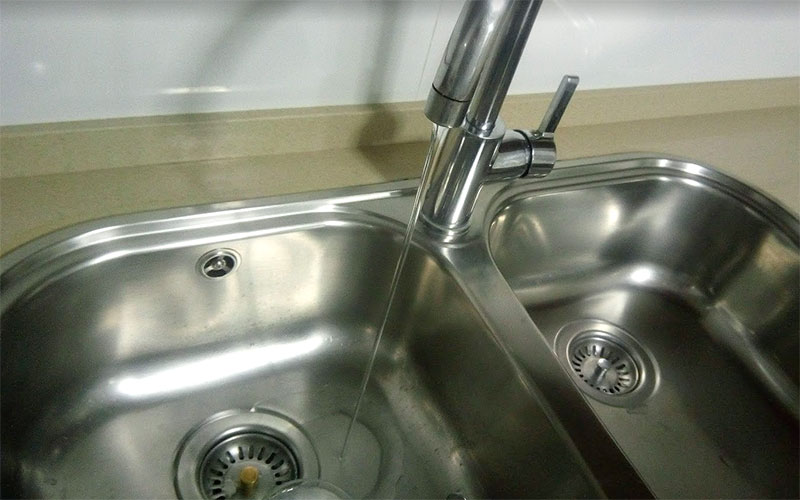 Un domingo sin agua en los grifos de Puerto Real