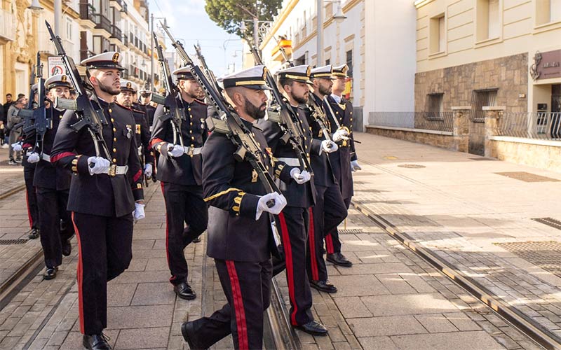 Aprobada una subida de sueldo para los militares en España, con unos 11.800 efectivos en Cádiz