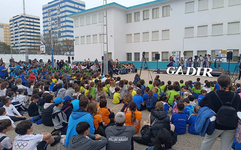 La victoria del compañerismo frente a la competitividad individual: la escuela pública de Cádiz saca músculo con sus quintas Olimpiadas