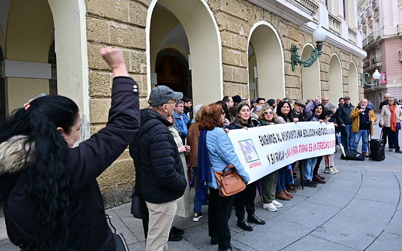 Exigen al Ayuntamiento de Cádiz adoptar medidas para evitar “más casos Tamara”
