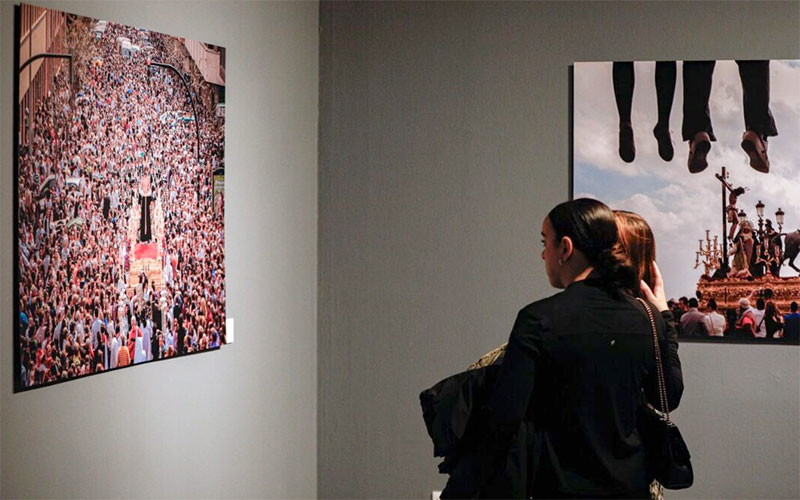 ‘Visiones’: la mirada “personal y artística” de la Semana Santa de Cádiz de nueve fotoperiodistas