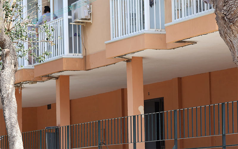 Acusan a la Junta de abandonar sus viviendas sociales en Chiclana: “estado deplorable, falta de gestión, ocupaciones ilegales e inseguridad”