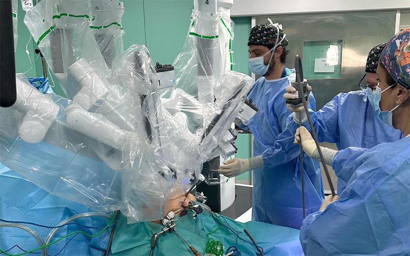 Primera cirugía oncológica de cáncer gástrico por abordaje robótico en el Puerta del Mar
