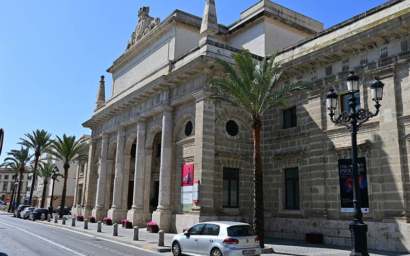 El gerente de Cádiz 2012 invita a los dos recepcionistas de la Casa de Iberoamérica a irse si no aceptan sus “imposiciones” laborales