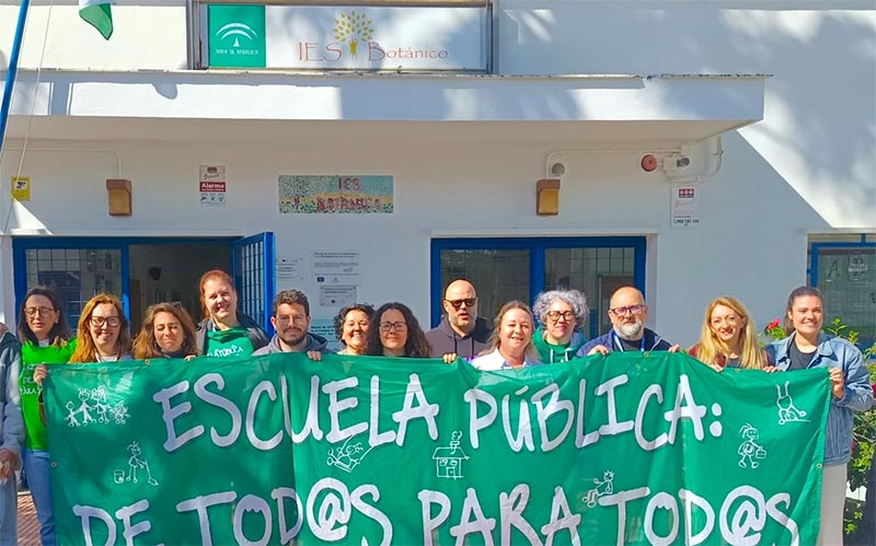 Denuncian que la Junta pretende recortar líneas de Bachillerato en los institutos Isla de León y Botánico a pesar de que cuentan con demanda