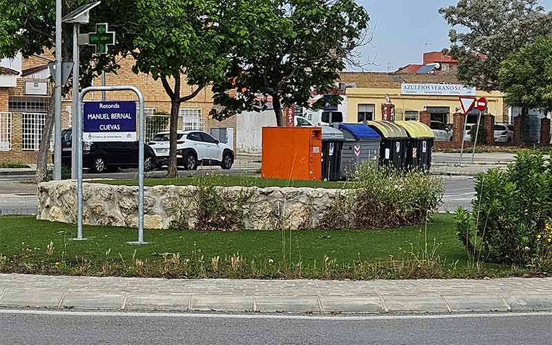 “Beardo no se ha tomado en serio el homenaje a Manuel Bernal”; el Ayuntamiento le dedica una placa en una rotonda sin acto público alguno