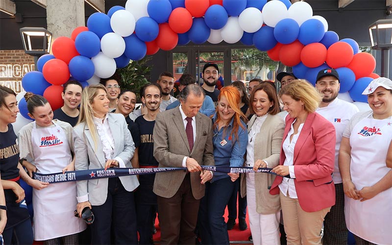 La franquicia Foster’s Hollywood reabre más cerca de La Barrosa, con hasta 25 empleados