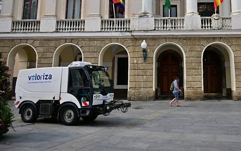 Oposición y CSIF piden al Ayuntamiento de Cádiz aclaraciones por un presunto desvío de recursos de la contrata de limpieza a otras localidades