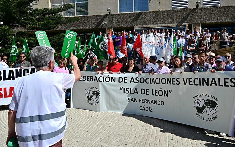 Profesionales del Hospital de San Carlos esperan que la Junta reaccione ante la “gran respuesta” de San Fernando frente al cierre de quirófanos