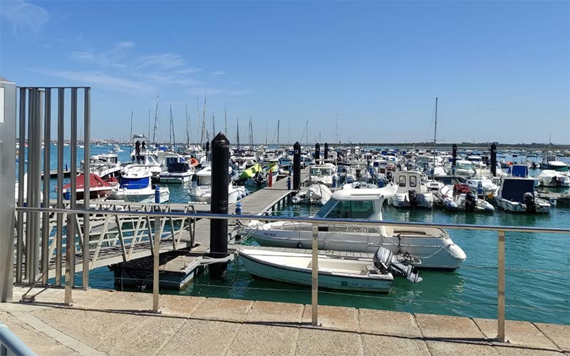 Licitado por fin el dragado del puerto de Sancti Petri, una actuación “vital para la navegabilidad”