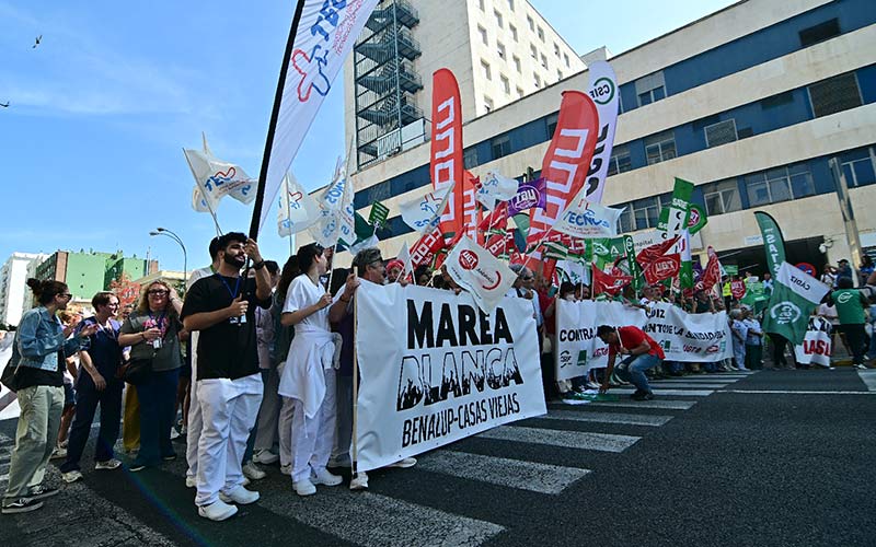 Protesta en Cádiz contra un plan de verano del SAS que vuelve a reducir contrataciones, unas 400 menos que durante el “ya caótico” de 2024