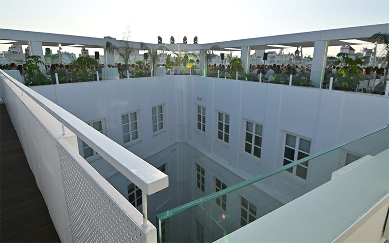 La Fundación Unicaja convierte la terraza de su centro cultural en Cádiz en un escenario único