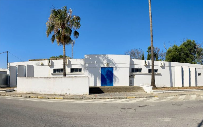 La antigua piscina municipal de Rota se rescatará como equipamiento para la juventud