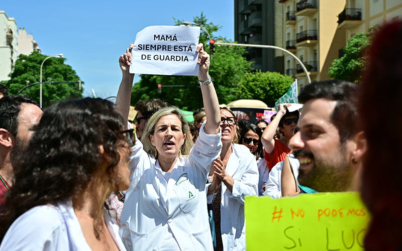 “Sin condiciones dignas no podemos curarte”: los médicos de Cádiz también van a la huelga