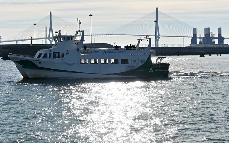 La Junta confía en que el nuevo concesionario del servicio de catamaranes de la Bahía de Cádiz “mejorará la oferta, la prestación y la fiabilidad”