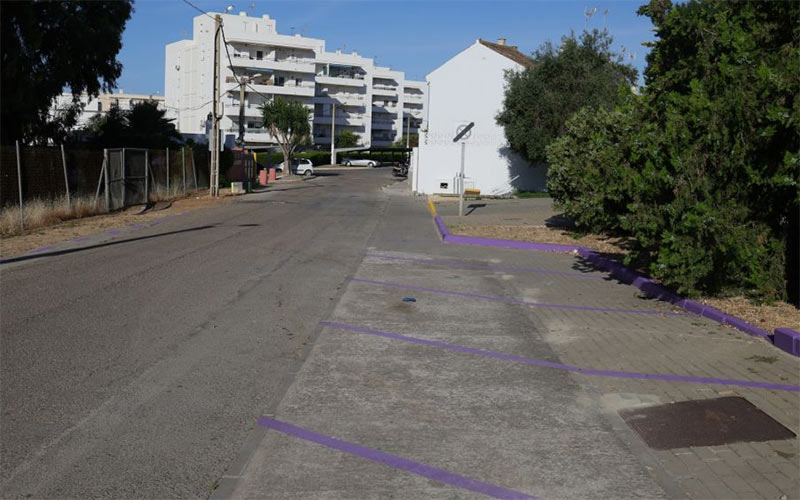 Nueva bolsa de aparcamiento regulado en la calle Carlos Cano, para los roteños del entorno