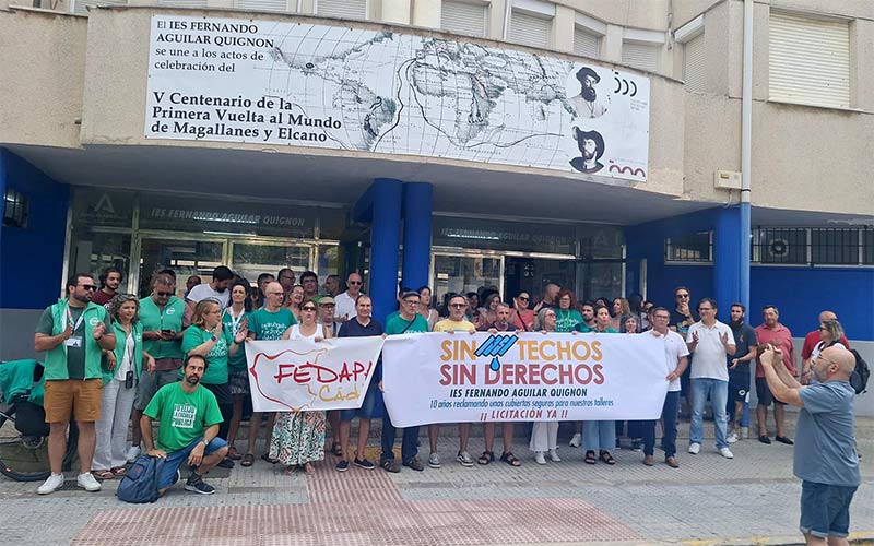 “¿A qué están esperando, a que ocurra una tragedia?: el IES Fernando Aguilar Quignon reclama el arreglo de los techos de los talleres