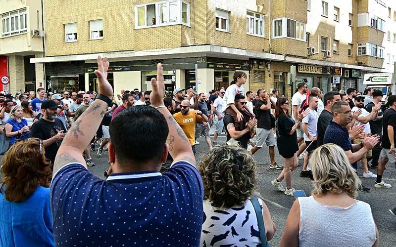 “Se acabó la paz social, hoy mandamos los trabajadores”: manifestación y apoyo popular en el tercer día de la huelga del metal en Cádiz