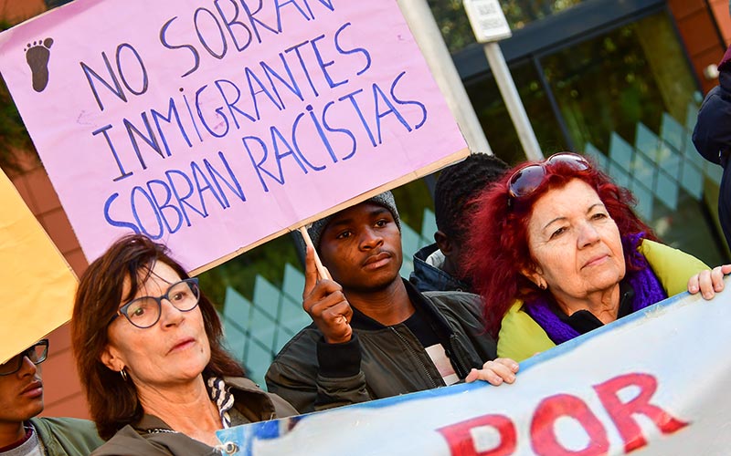 “Trabas y exclusión”: la Apdha denuncia barreras para seguir representando a migrantes en la Bahía en sus trámites ante Extranjería
