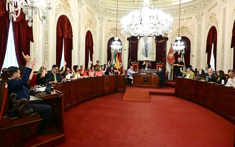 Cádiz da otro pasito para permitir vivienda en locales comerciales del centro histórico