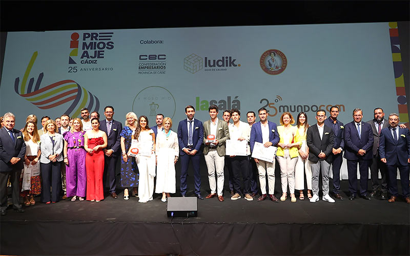 Estíbaliz Núñez y Grupo Burlesque destacan en el 25 aniversario de los Premios AJE Cádiz