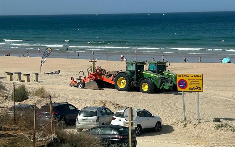 Costas corrige el desnivel de La Barrosa