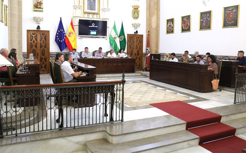 Rota modifica su plan de ajuste municipal “sin subir impuestos” para pagar a proveedores