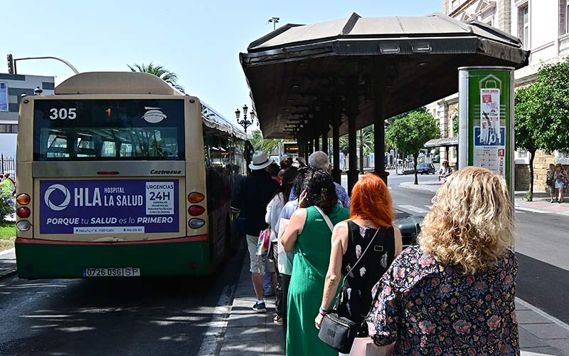 La plantilla de Tranvía va a la huelga desde este 10 de julio; alterada la normalidad de los buses urbanos de Cádiz y San Fernando, e interurbanos